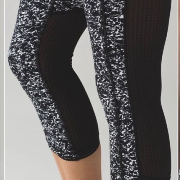 Lululemon Deep Breath Crop Iced Wave White‎ Black Mesh Run Leggings Size 6 - Picture 3 of 11